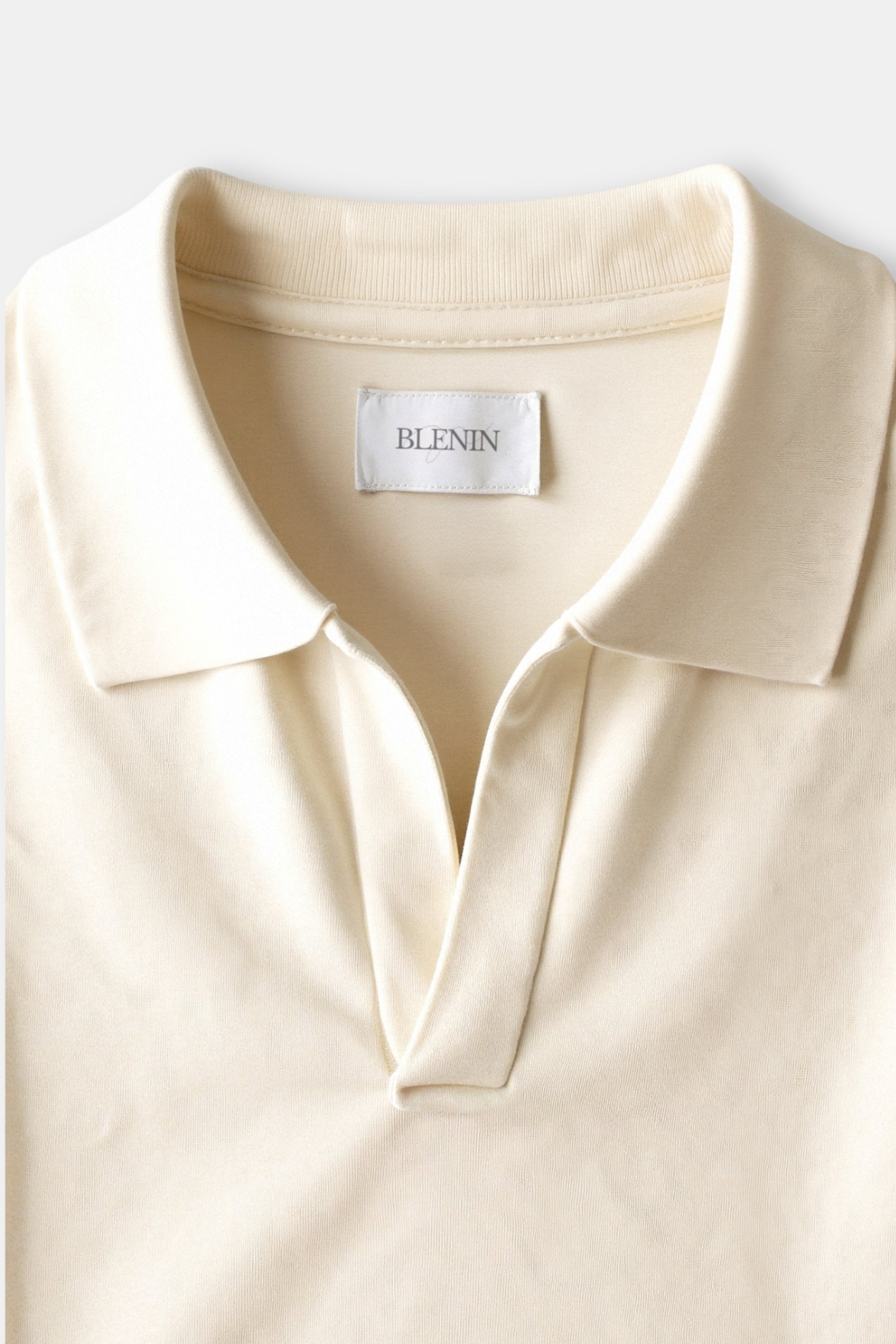 Elegant Solid Collared Neck Knitted Top