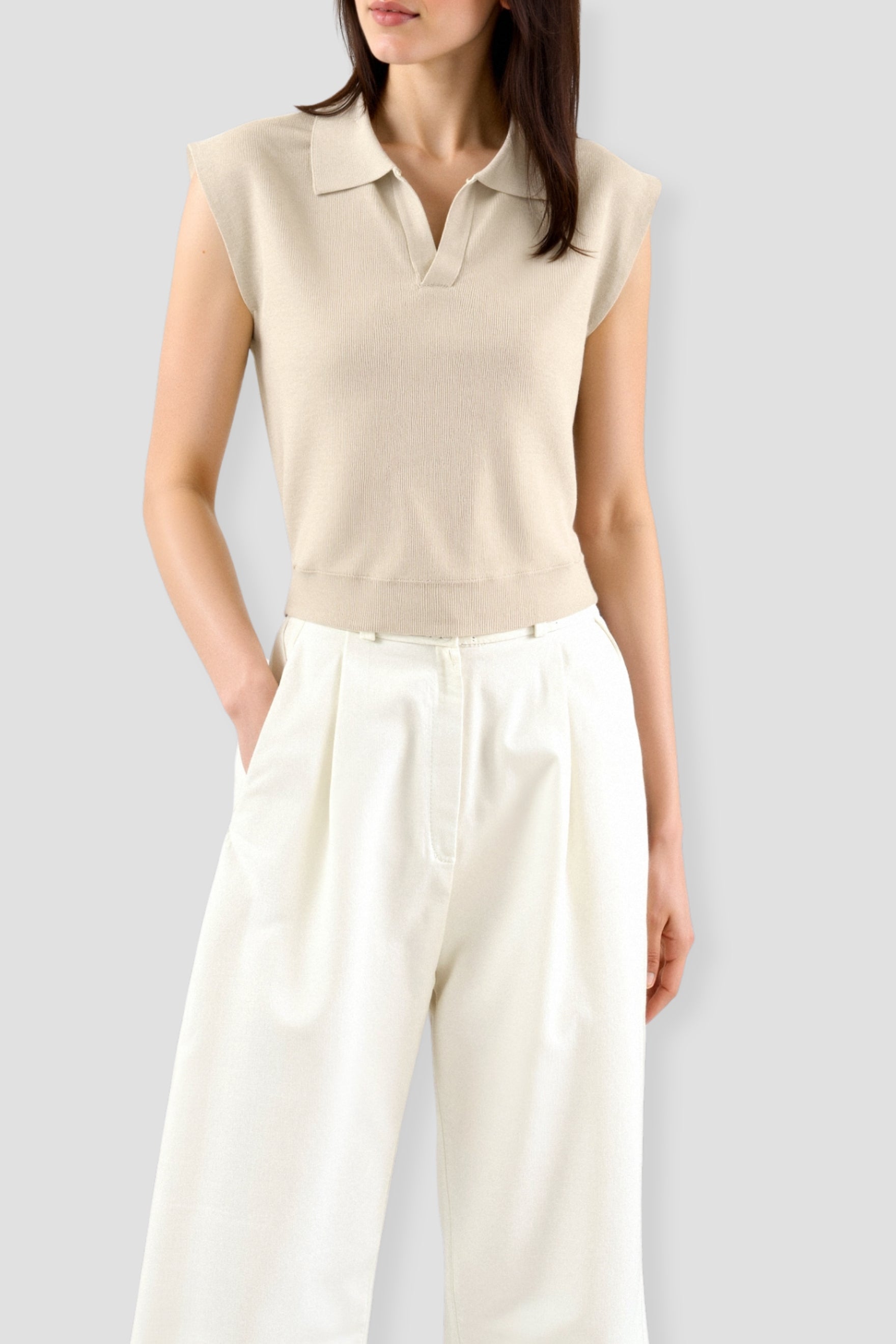 Elegant Solid Collared Neck Knitted Top