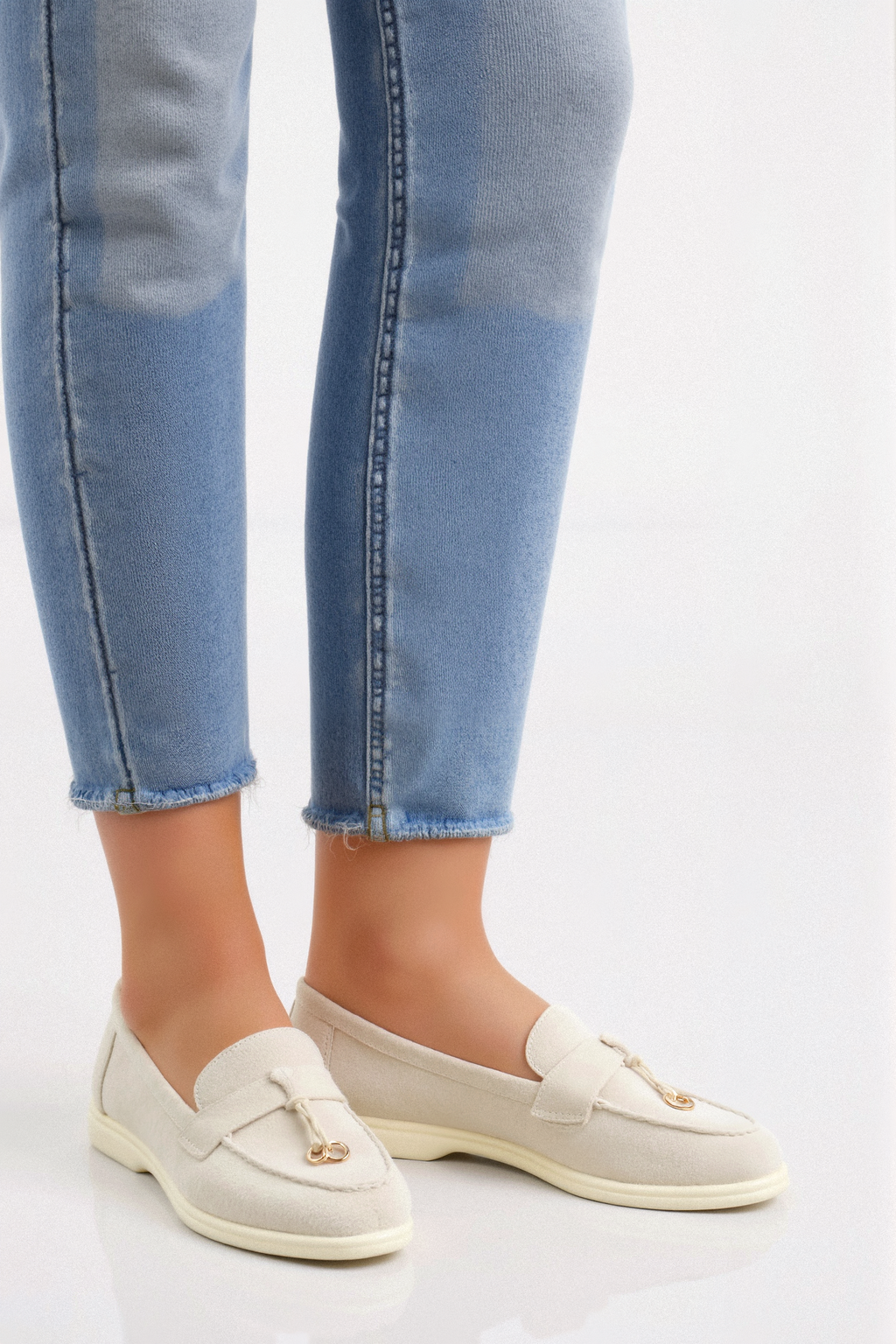 Casual Metallic Circle Decor Leather Loafers