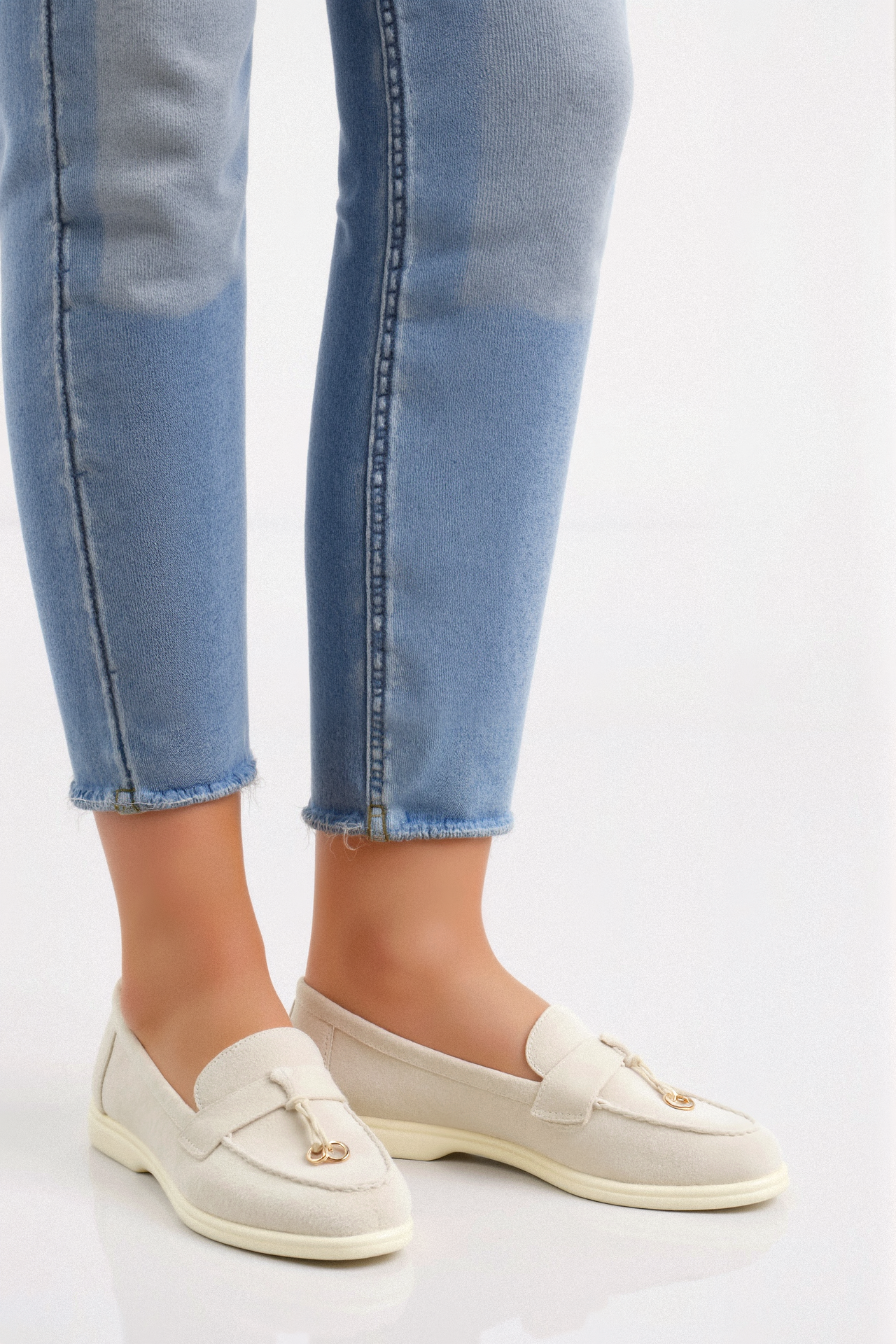 Casual Metallic Circle Decor Leather Loafers