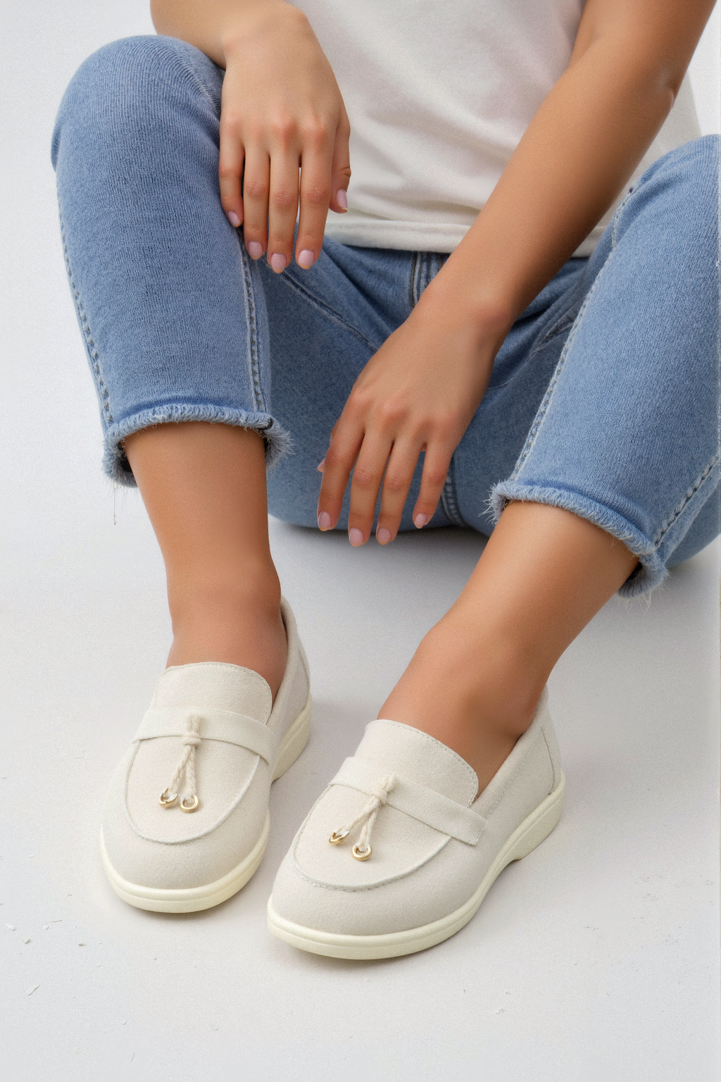 Casual Metallic Circle Decor Leather Loafers