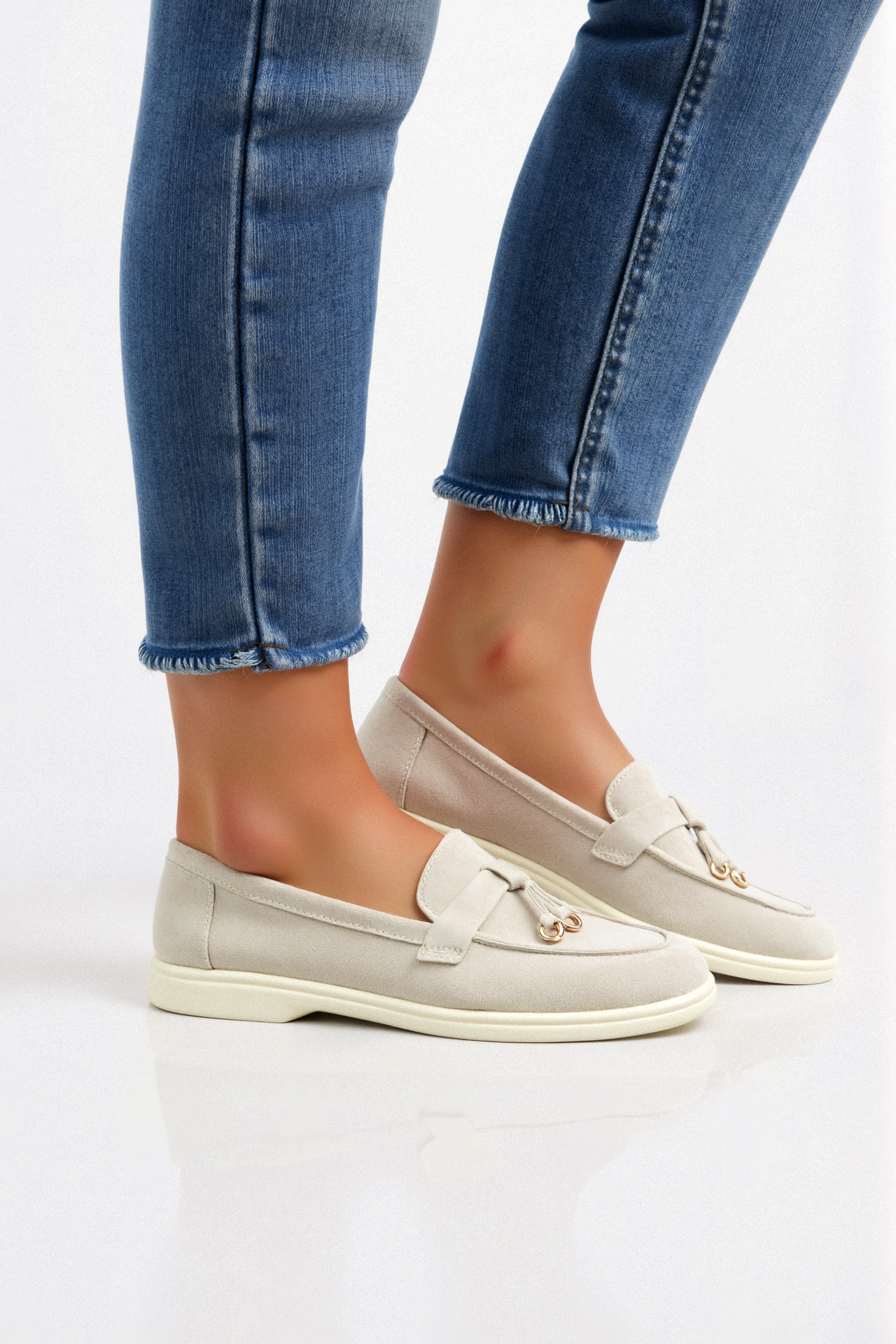 Casual Metallic Circle Decor Leather Loafers